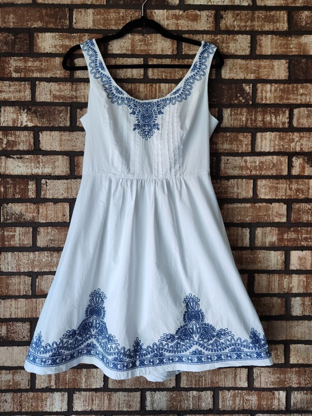 Vineyard Vines White Embroidered Sundress Size 4